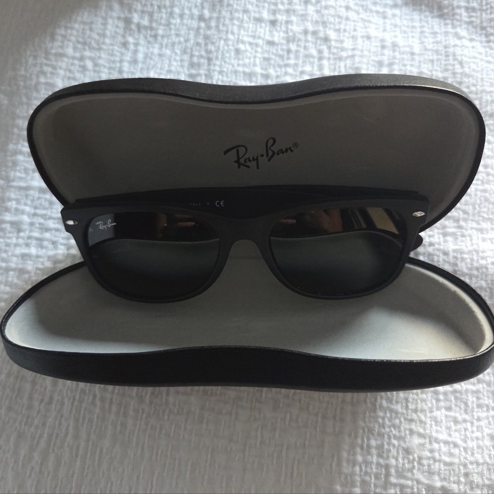 Ray-Ban Classic Black Sunglasses